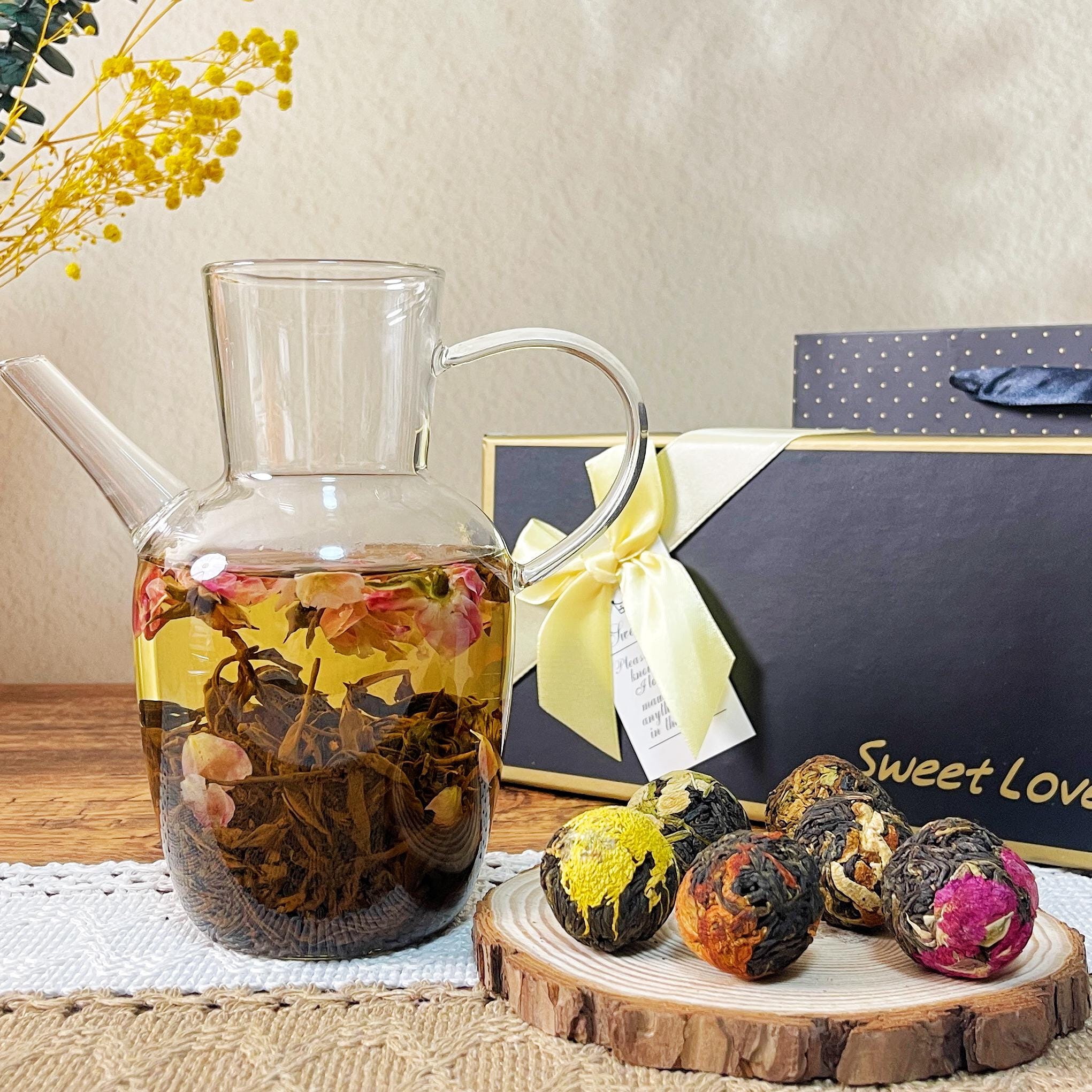 11-Flavor Artisan Blooming Tea Gift Set - 18 Hand-Tied Flower Tea Balls, Luxury Loose Leaf Black Tea, Wedding Favors, Birthday Present